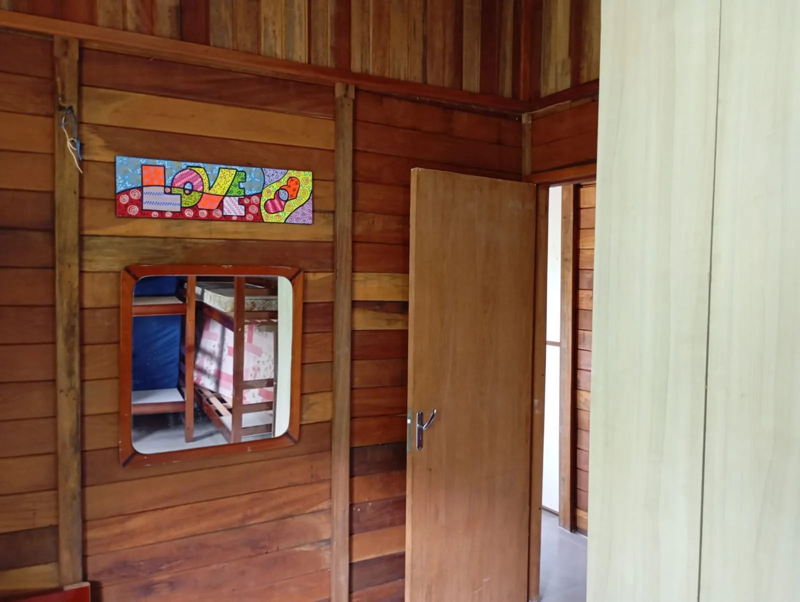 Casa de madeira à venda na Vila Barbosa, Ubatumirim, Ubatuba SP